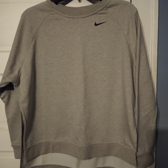 Nike Tops - Nike sweatshirt